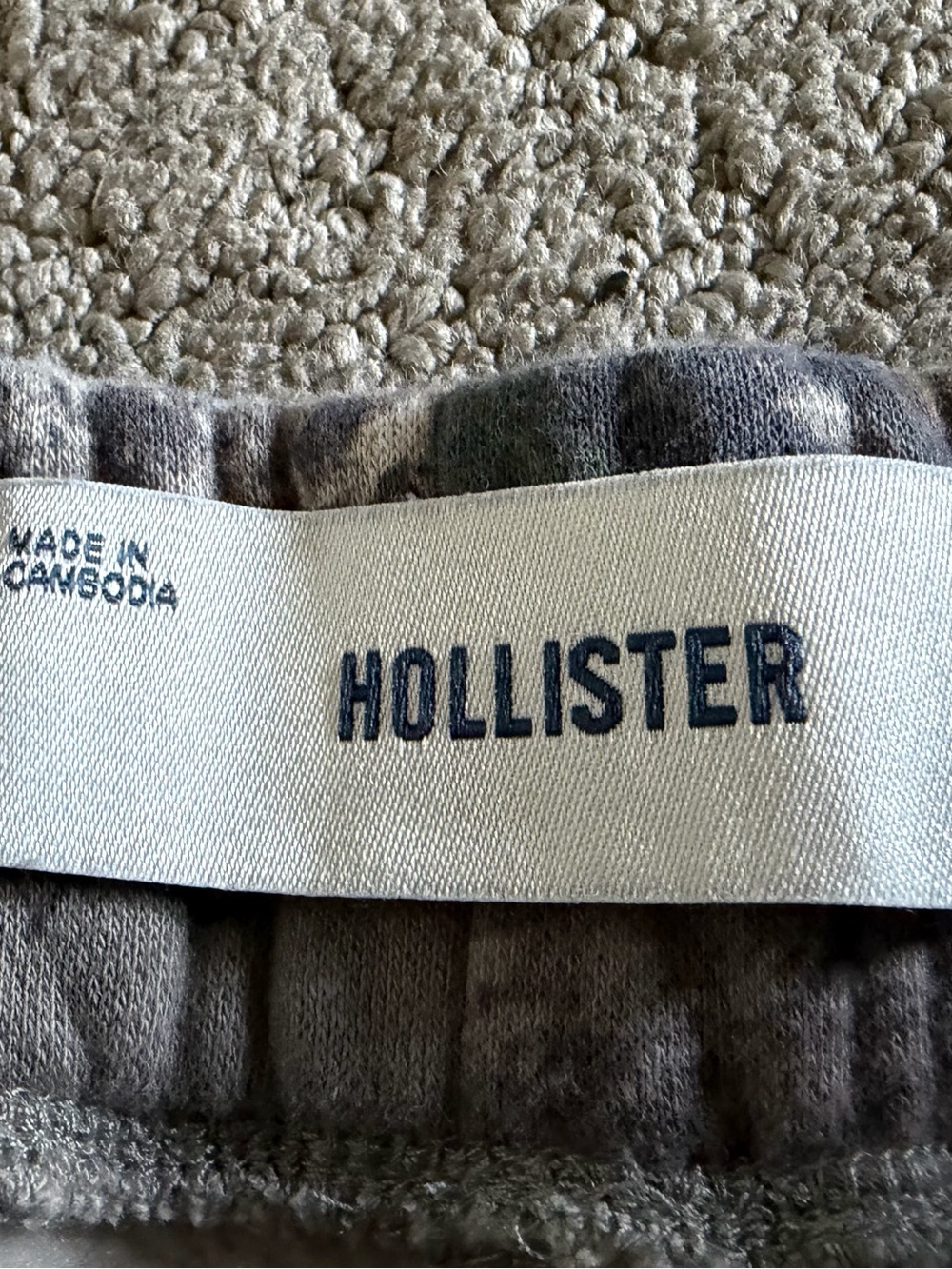 Hollister Men's Camo Print Drawstring Shorts - Picture 3 of 4